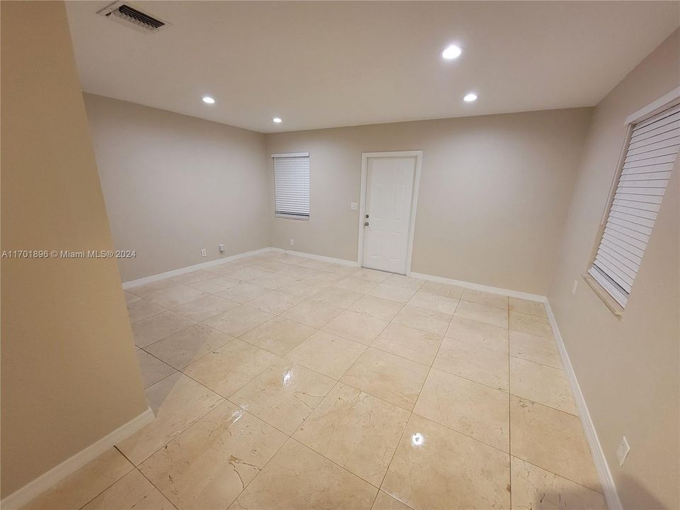 Active With Contract: $2,200 (3 beds, 1 baths, 1224 Square Feet)