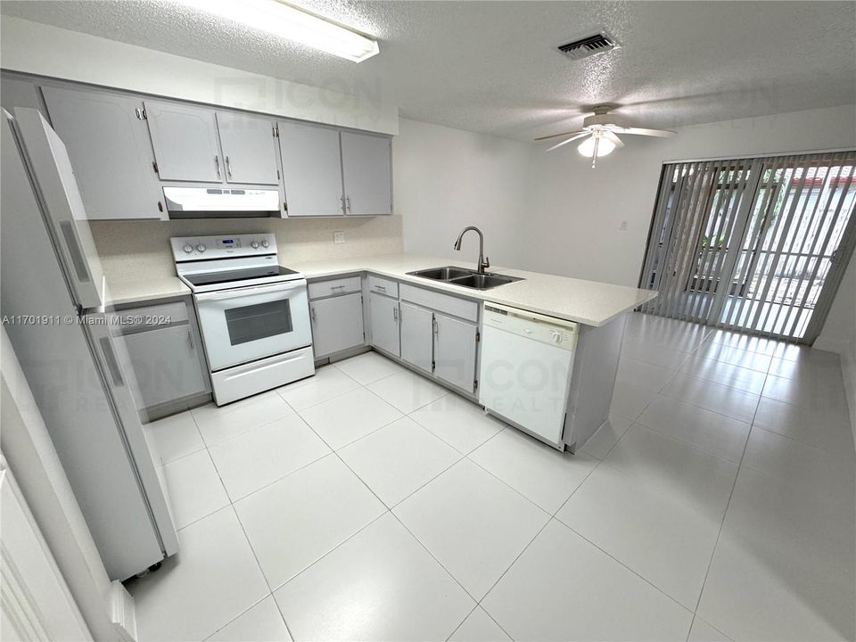 For Rent: $2,995 (3 beds, 2 baths, 1400 Square Feet)