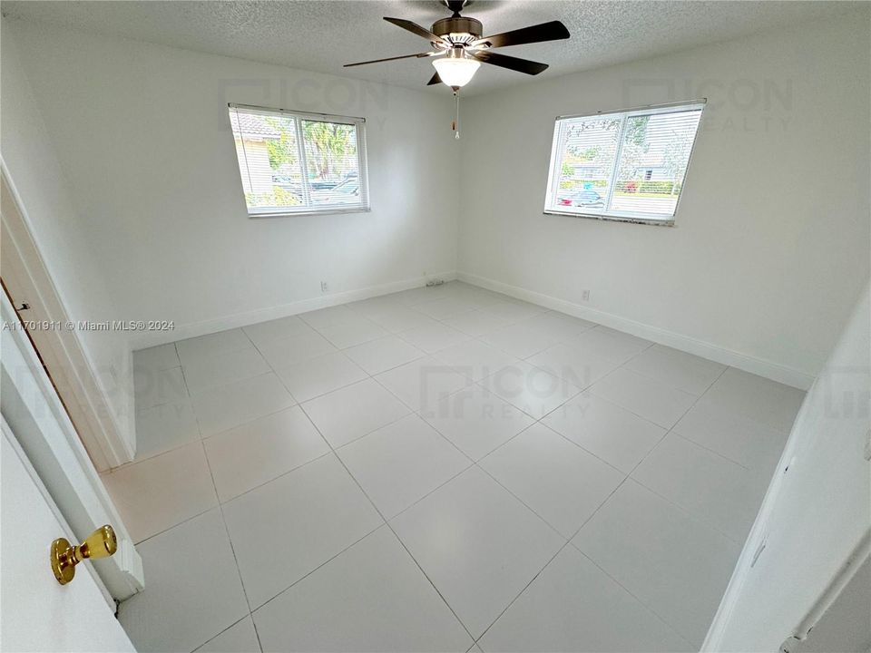 For Rent: $2,995 (3 beds, 2 baths, 1400 Square Feet)