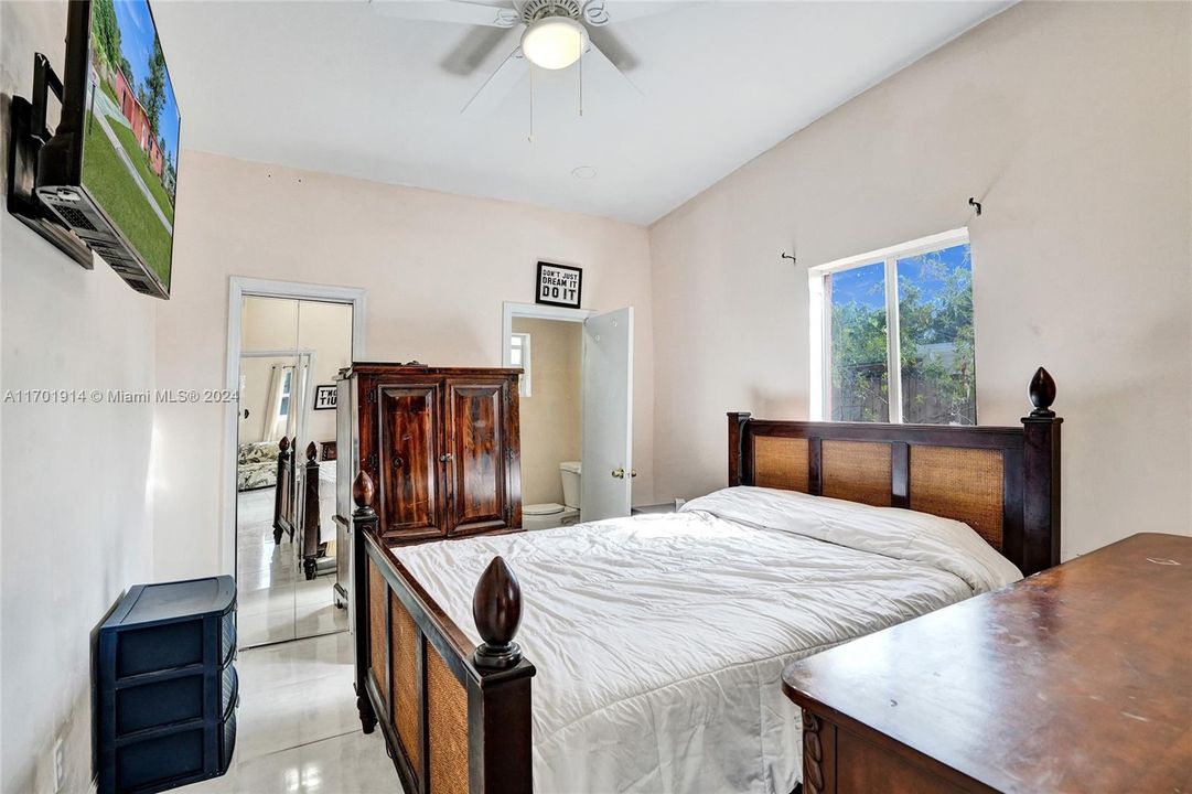 For Sale: $570,000 (4 beds, 3 baths, 1305 Square Feet)