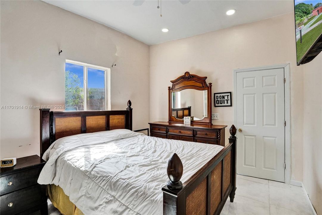 For Sale: $570,000 (4 beds, 3 baths, 1305 Square Feet)