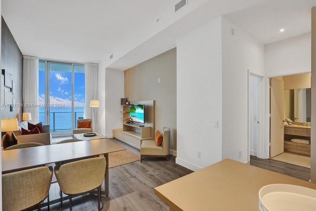 For Sale: $595,000 (1 beds, 1 baths, 759 Square Feet)