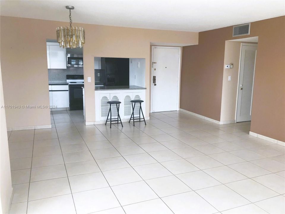 For Sale: $367,000 (2 beds, 2 baths, 1176 Square Feet)