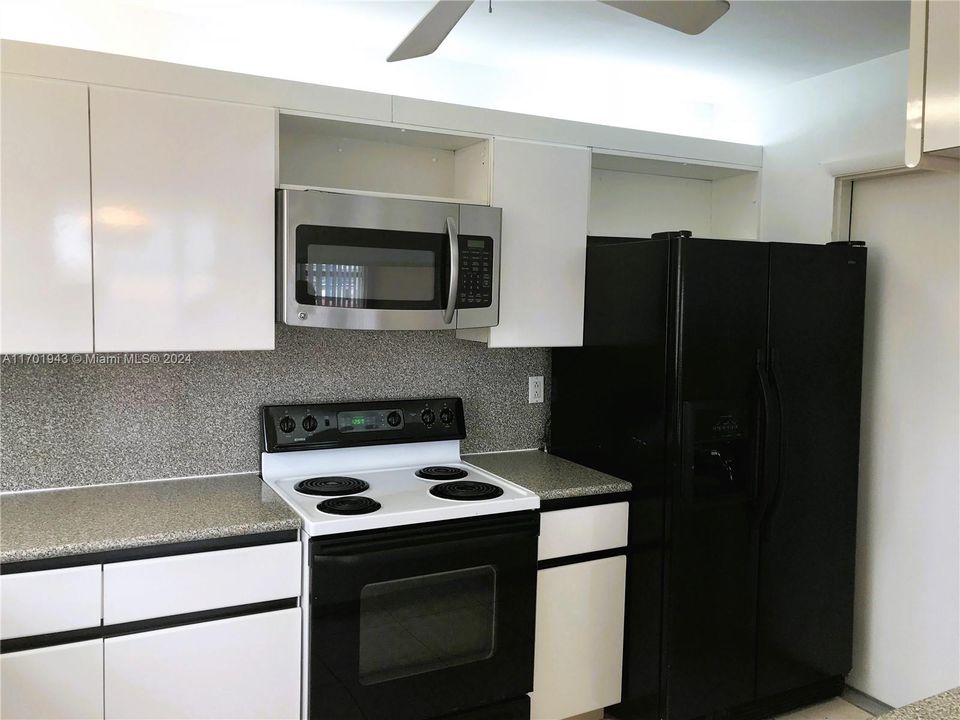 For Sale: $367,000 (2 beds, 2 baths, 1176 Square Feet)