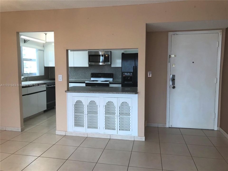 For Sale: $367,000 (2 beds, 2 baths, 1176 Square Feet)