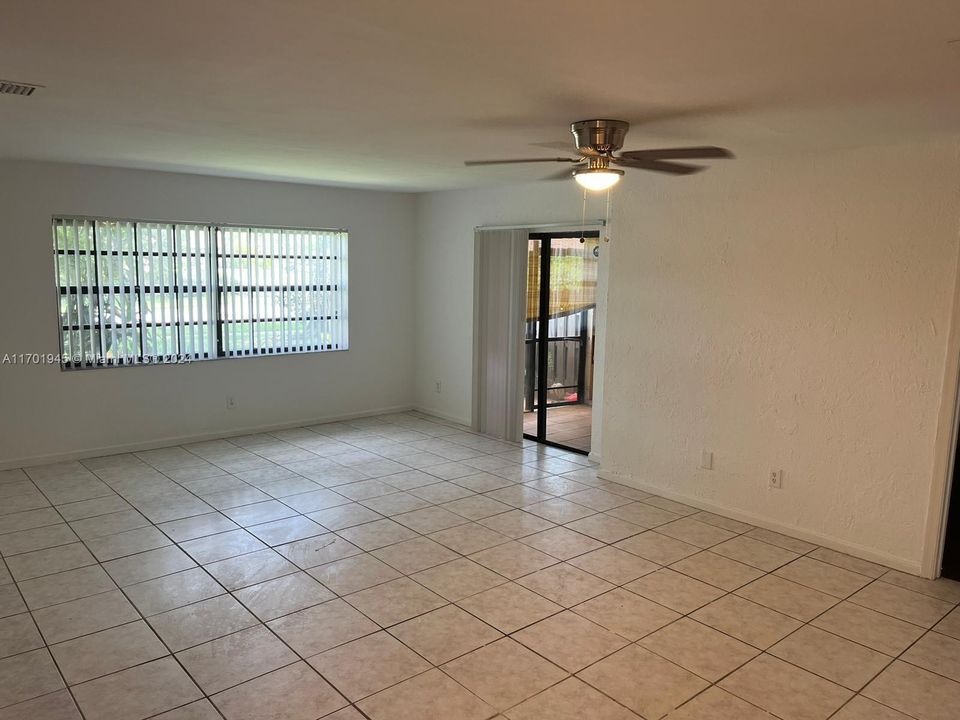 For Sale: $302,900 (3 beds, 2 baths, 1195 Square Feet)