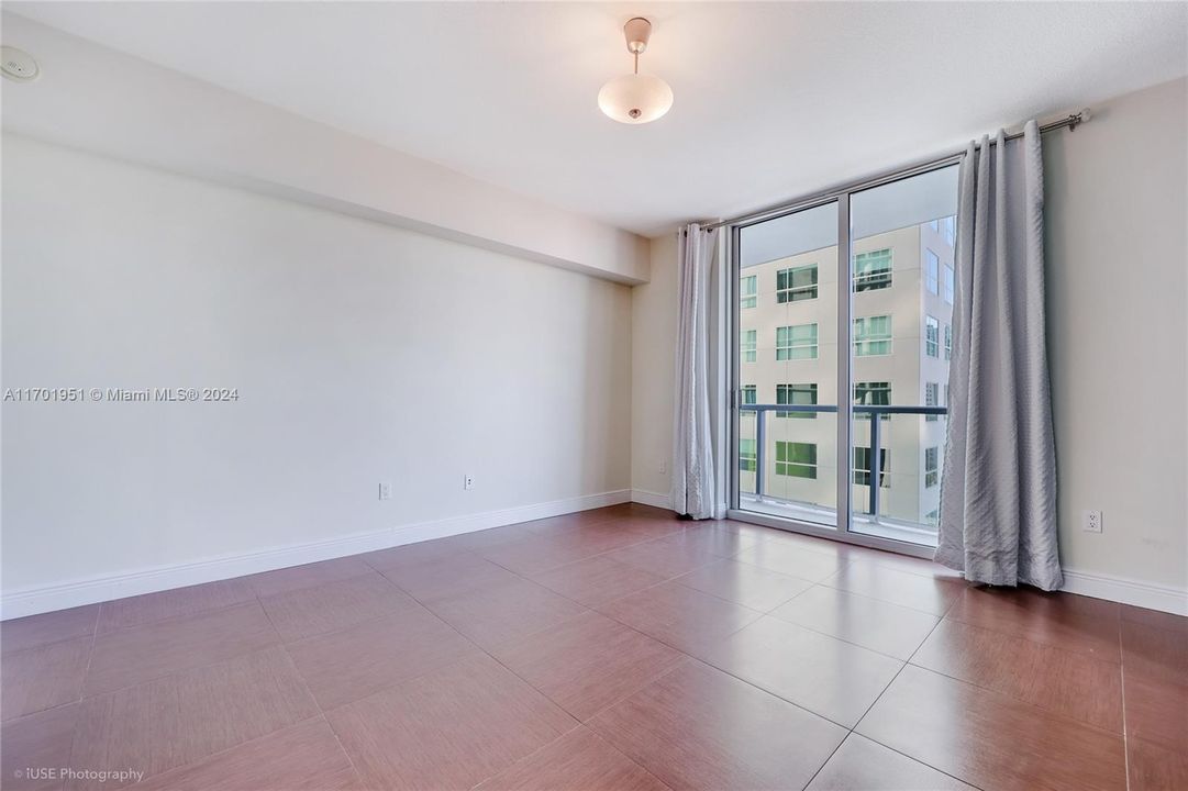 For Sale: $395,500 (1 beds, 1 baths, 789 Square Feet)