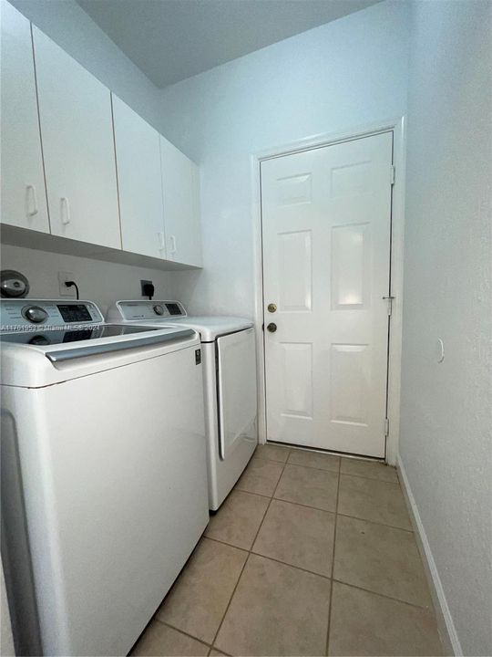 For Rent: $3,000 (3 beds, 2 baths, 1178 Square Feet)