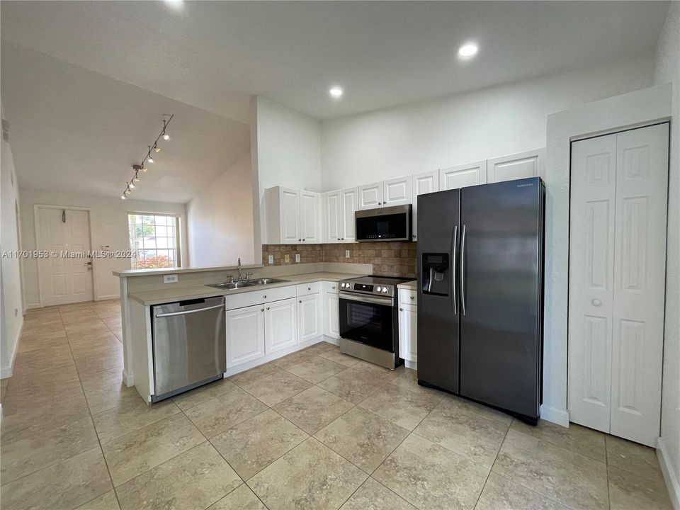 For Rent: $3,000 (3 beds, 2 baths, 1178 Square Feet)