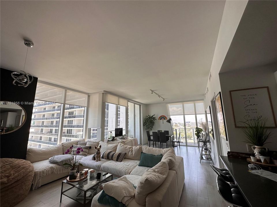 For Sale: $720,000 (2 beds, 2 baths, 1226 Square Feet)