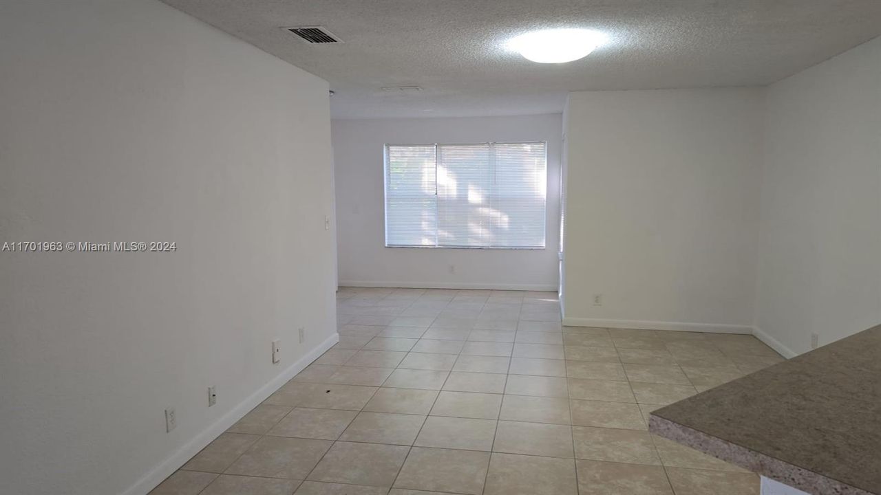 For Rent: $1,900 (2 beds, 2 baths, 1027 Square Feet)