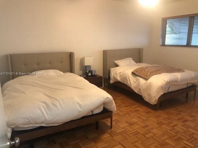 super spacious bedroom 2 queen size beds fit comfortably