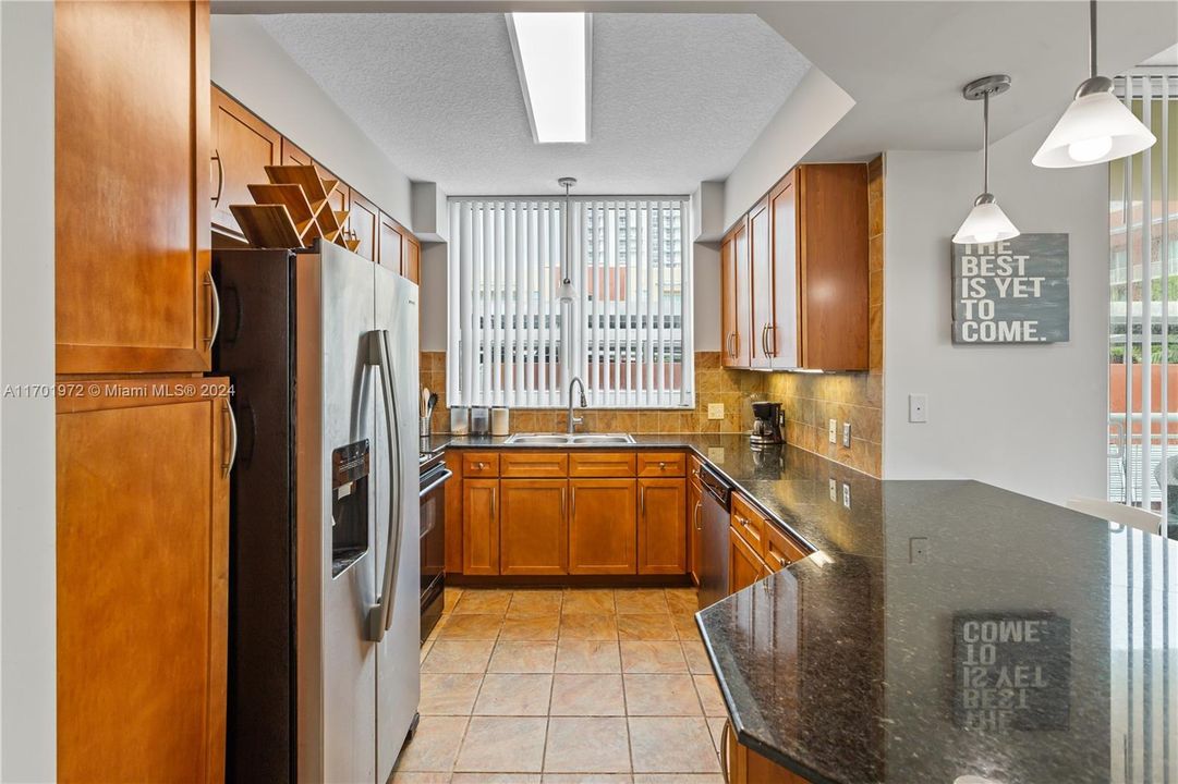 For Sale: $439,000 (2 beds, 1 baths, 964 Square Feet)