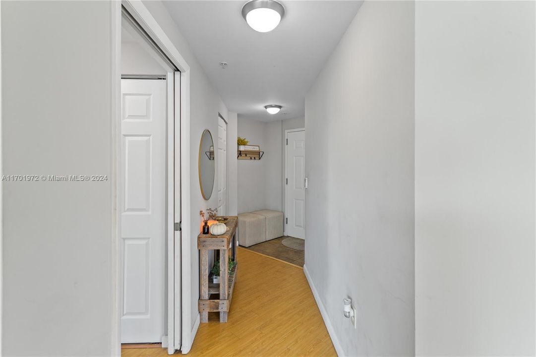 For Sale: $439,000 (2 beds, 1 baths, 964 Square Feet)