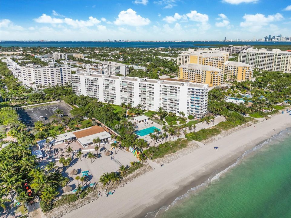 For Sale: $2,325,000 (3 beds, 3 baths, 1772 Square Feet)