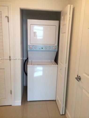 For Sale: $270,000 (1 beds, 1 baths, 796 Square Feet)