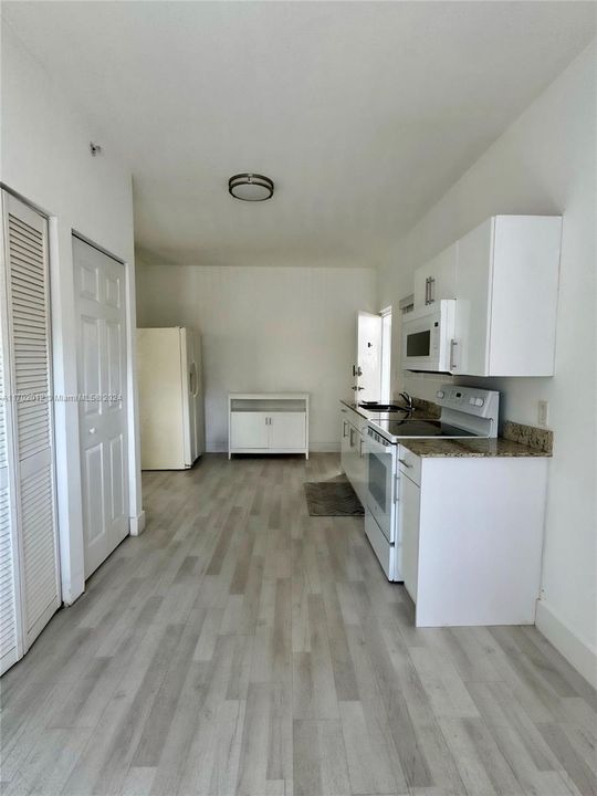 For Rent: $1,900 (1 beds, 1 baths, 16054 Square Feet)