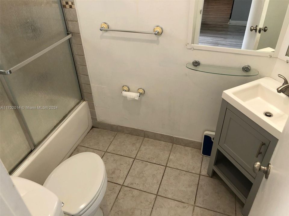 For Sale: $179,000 (1 beds, 1 baths, 825 Square Feet)