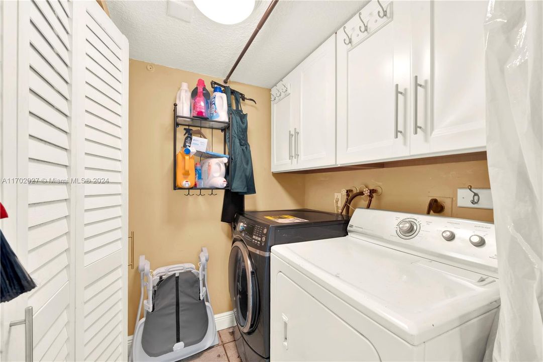 For Sale: $265,000 (2 beds, 2 baths, 1250 Square Feet)