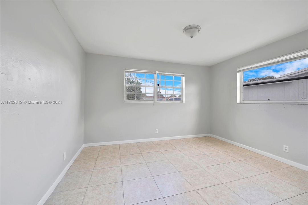 For Sale: $384,900 (2 beds, 2 baths, 1169 Square Feet)