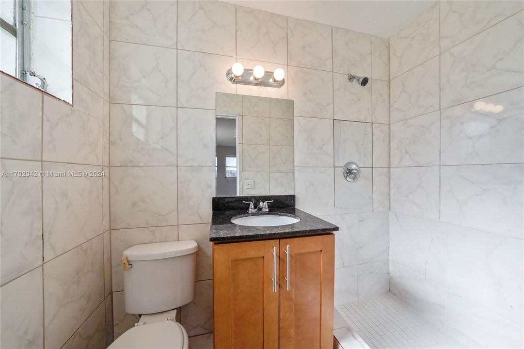 For Sale: $384,900 (2 beds, 2 baths, 1169 Square Feet)