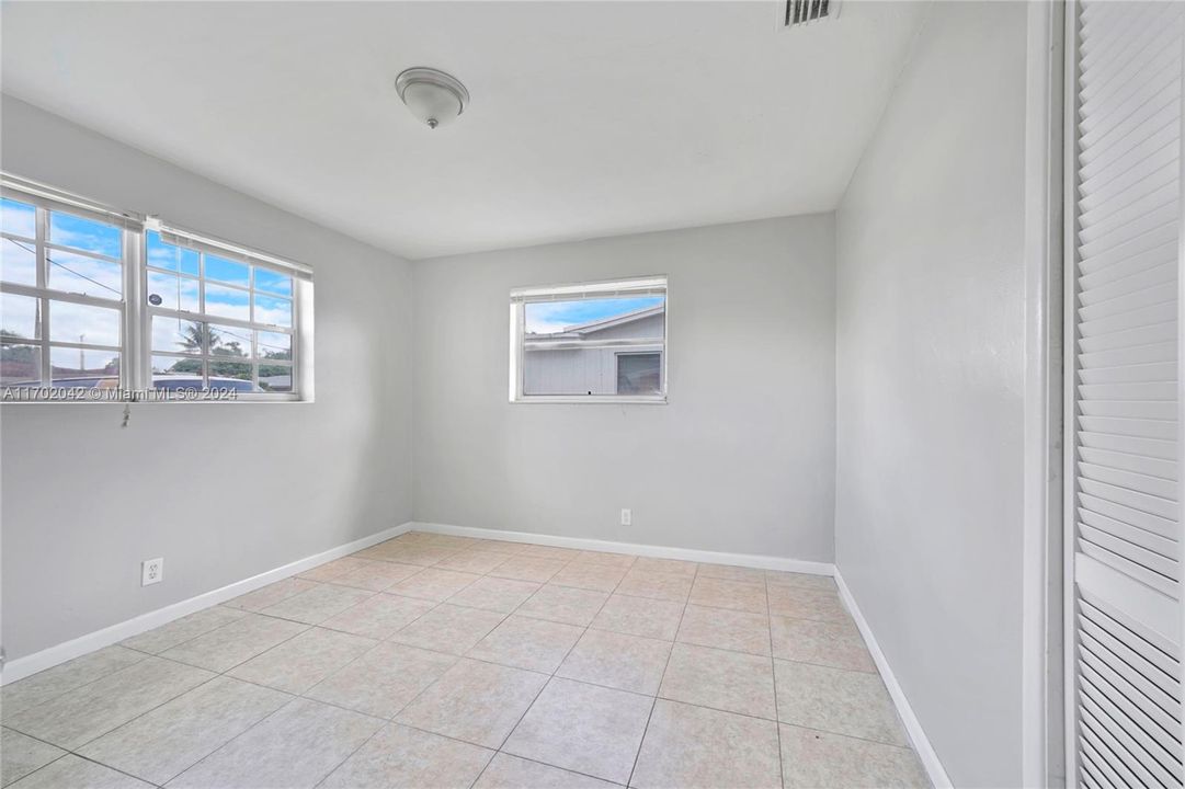 For Sale: $384,900 (2 beds, 2 baths, 1169 Square Feet)