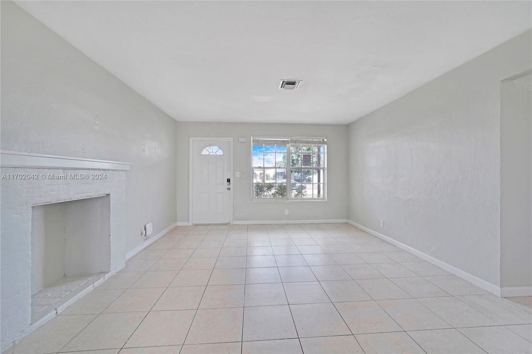 For Sale: $384,900 (2 beds, 2 baths, 1169 Square Feet)