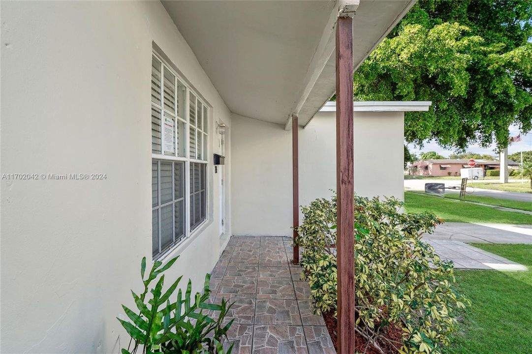 For Sale: $384,900 (2 beds, 2 baths, 1169 Square Feet)