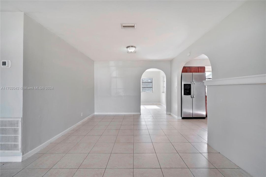 For Sale: $384,900 (2 beds, 2 baths, 1169 Square Feet)