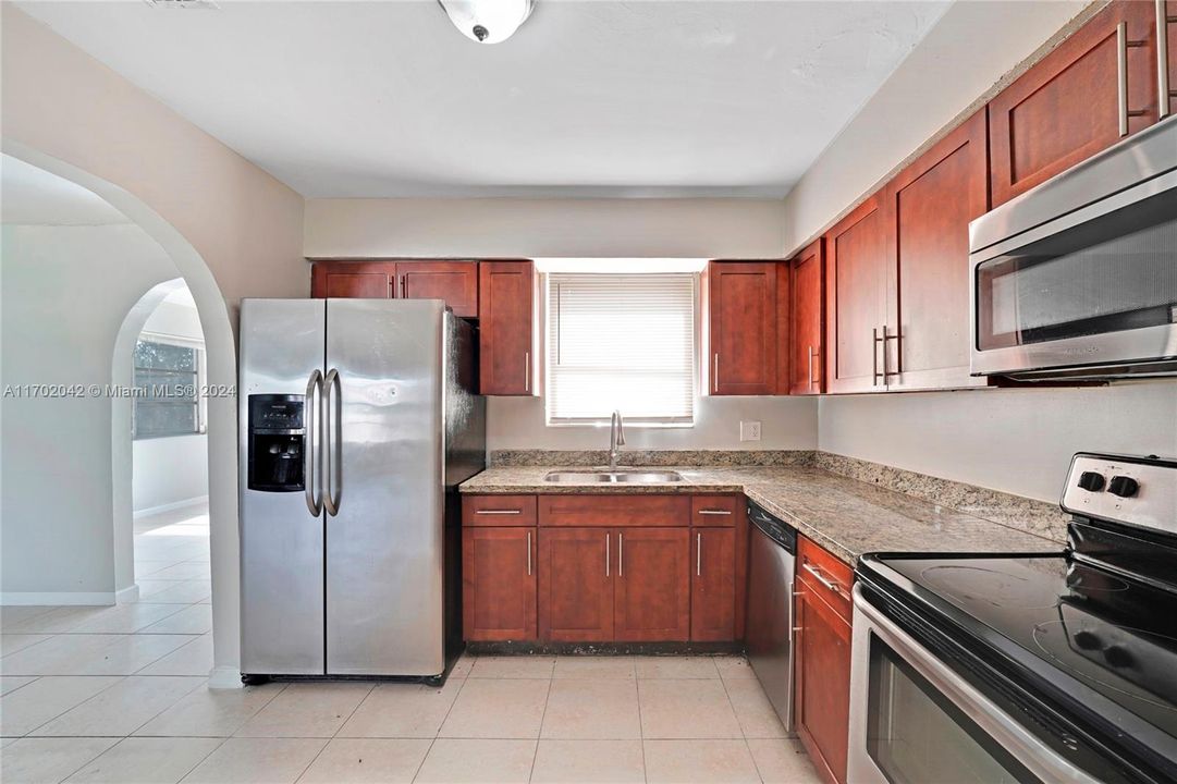 For Sale: $384,900 (2 beds, 2 baths, 1169 Square Feet)