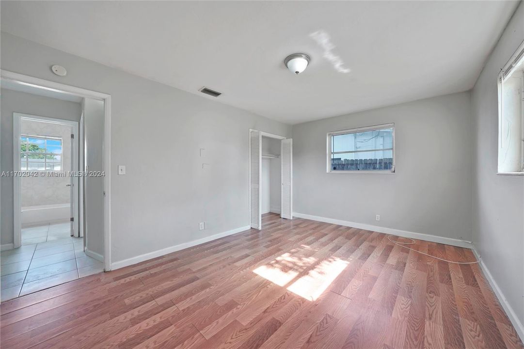 For Sale: $384,900 (2 beds, 2 baths, 1169 Square Feet)