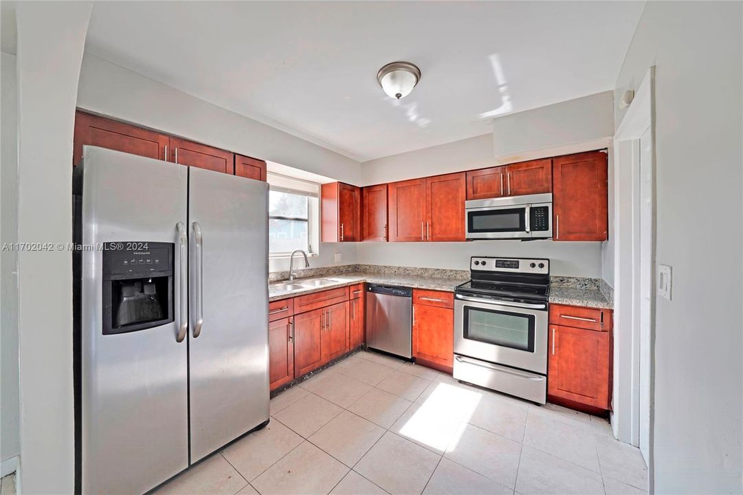 For Sale: $384,900 (2 beds, 2 baths, 1169 Square Feet)