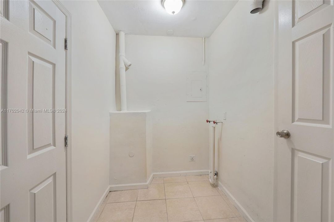 For Sale: $384,900 (2 beds, 2 baths, 1169 Square Feet)