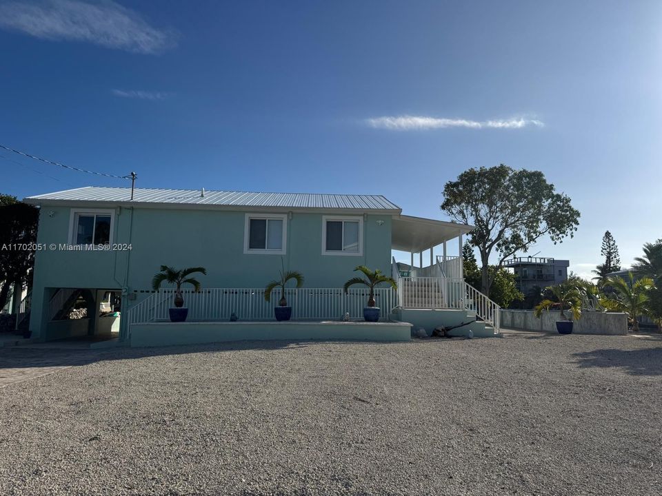 For Sale: $1,950,000 (3 beds, 2 baths, 1248 Square Feet)