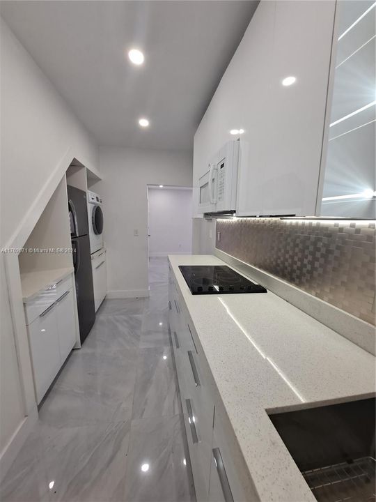 Recently Rented: $1,950 (1 beds, 1 baths, 592 Square Feet)