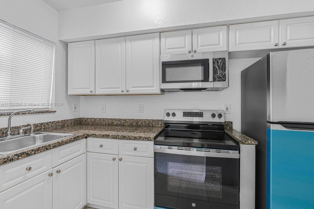 Kitchen (New Stainless-Steel Appliances).