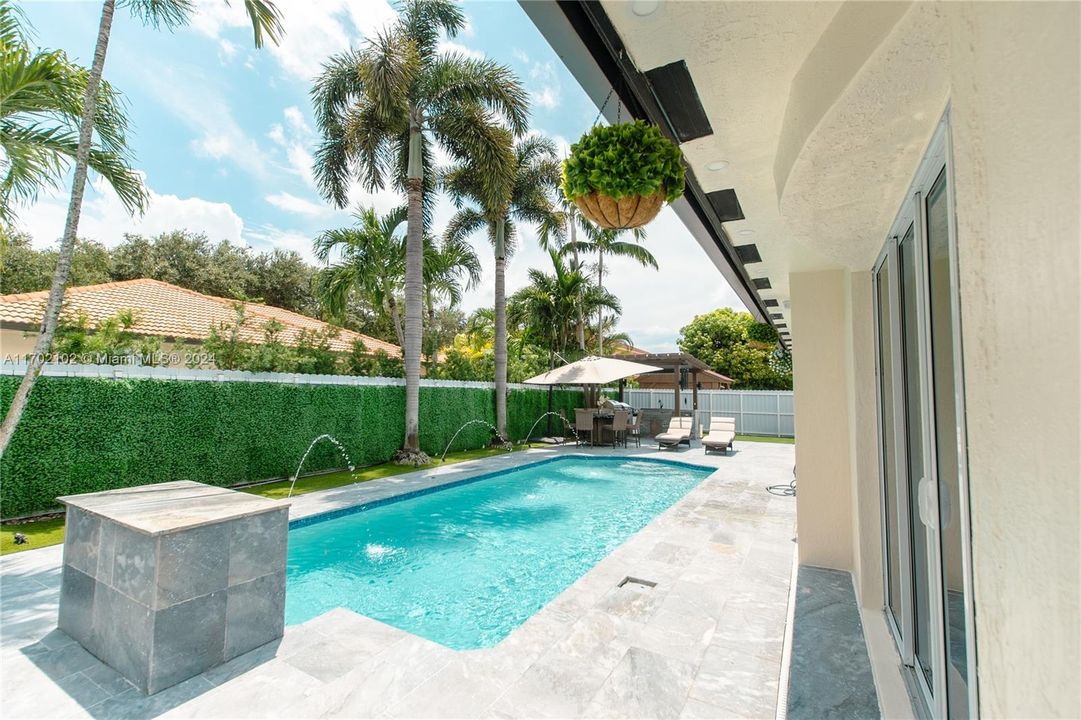 Недавно арендовано: $6,000 (4 спален, 2 ванн, 2027 Квадратных фут)