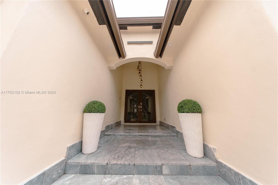 Недавно арендовано: $6,000 (4 спален, 2 ванн, 2027 Квадратных фут)