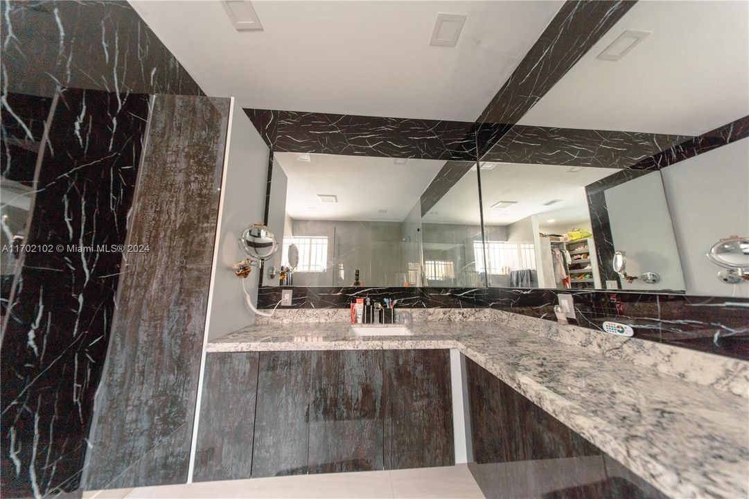 Недавно арендовано: $6,000 (4 спален, 2 ванн, 2027 Квадратных фут)