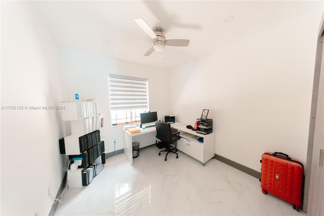 Недавно арендовано: $6,000 (4 спален, 2 ванн, 2027 Квадратных фут)