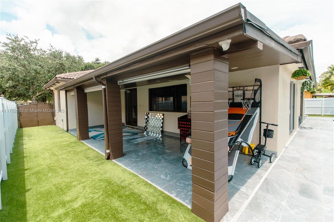 Недавно арендовано: $6,000 (4 спален, 2 ванн, 2027 Квадратных фут)