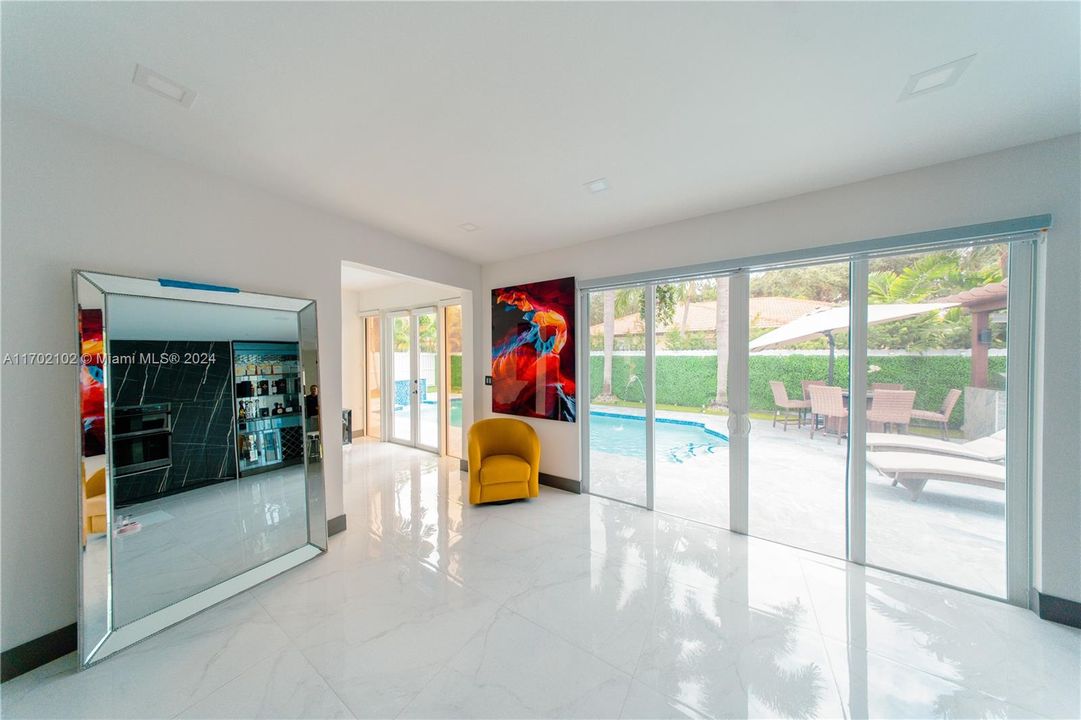 Недавно арендовано: $6,000 (4 спален, 2 ванн, 2027 Квадратных фут)