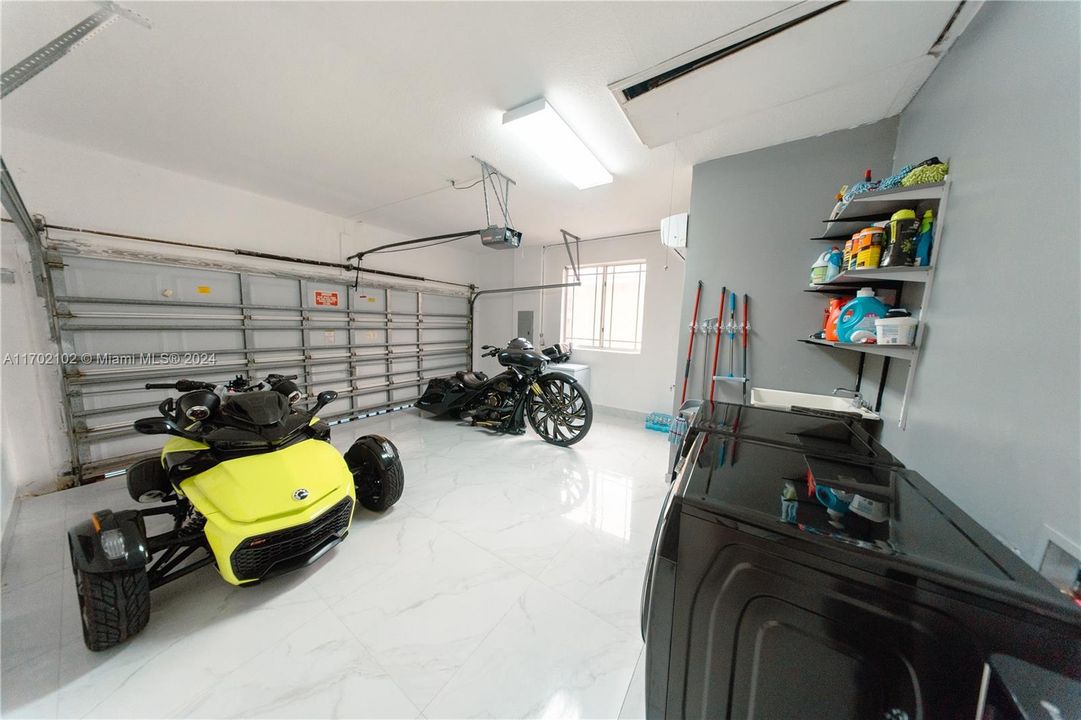 Недавно арендовано: $6,000 (4 спален, 2 ванн, 2027 Квадратных фут)