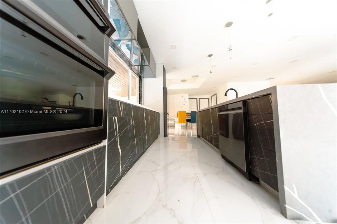 Недавно арендовано: $6,000 (4 спален, 2 ванн, 2027 Квадратных фут)