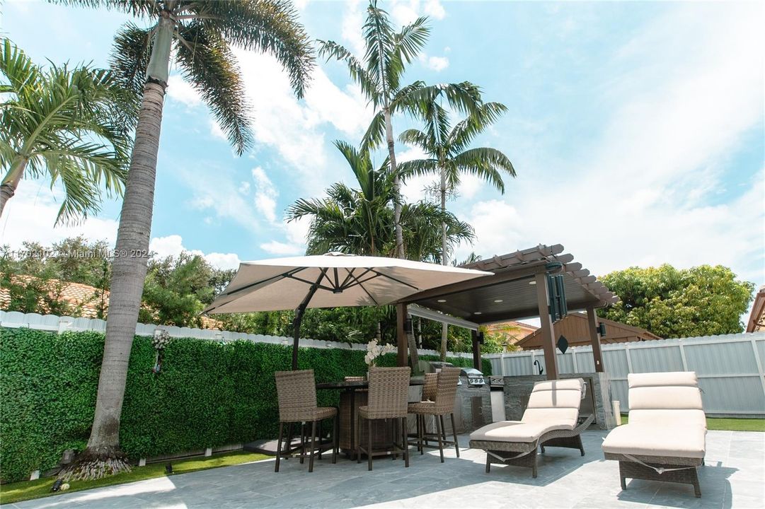 Недавно арендовано: $6,000 (4 спален, 2 ванн, 2027 Квадратных фут)