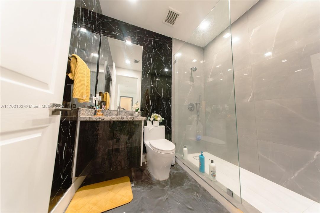 Недавно арендовано: $6,000 (4 спален, 2 ванн, 2027 Квадратных фут)