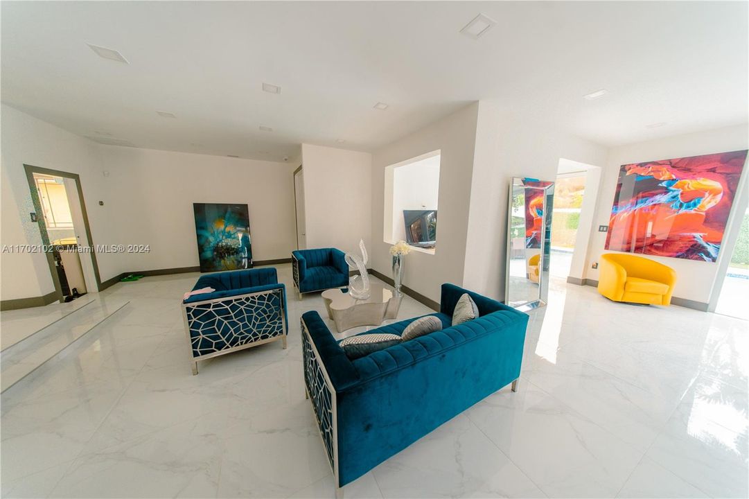 Недавно арендовано: $6,000 (4 спален, 2 ванн, 2027 Квадратных фут)