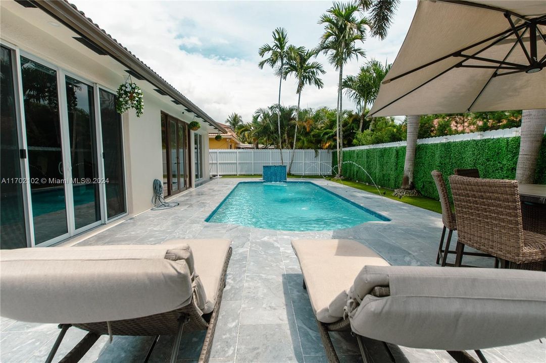 Недавно арендовано: $6,000 (4 спален, 2 ванн, 2027 Квадратных фут)