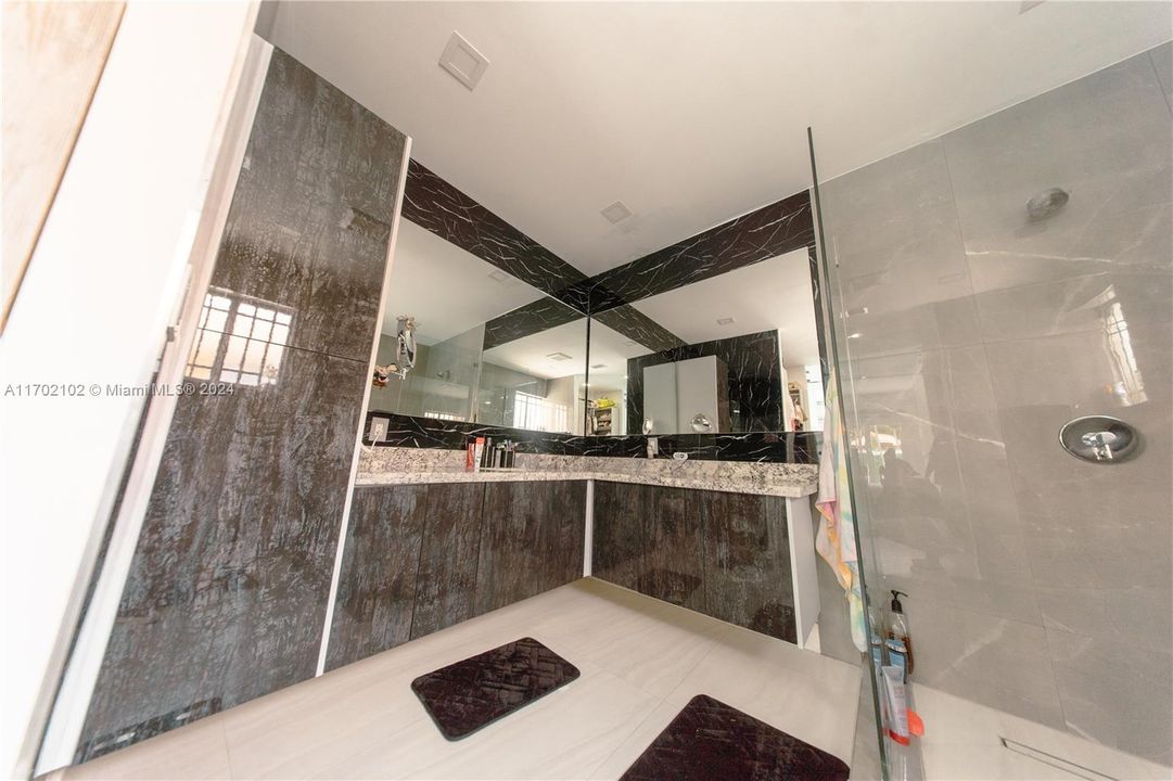 Недавно арендовано: $6,000 (4 спален, 2 ванн, 2027 Квадратных фут)