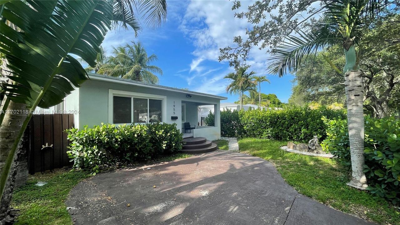 For Sale: $620,000 (3 beds, 2 baths, 1263 Square Feet)